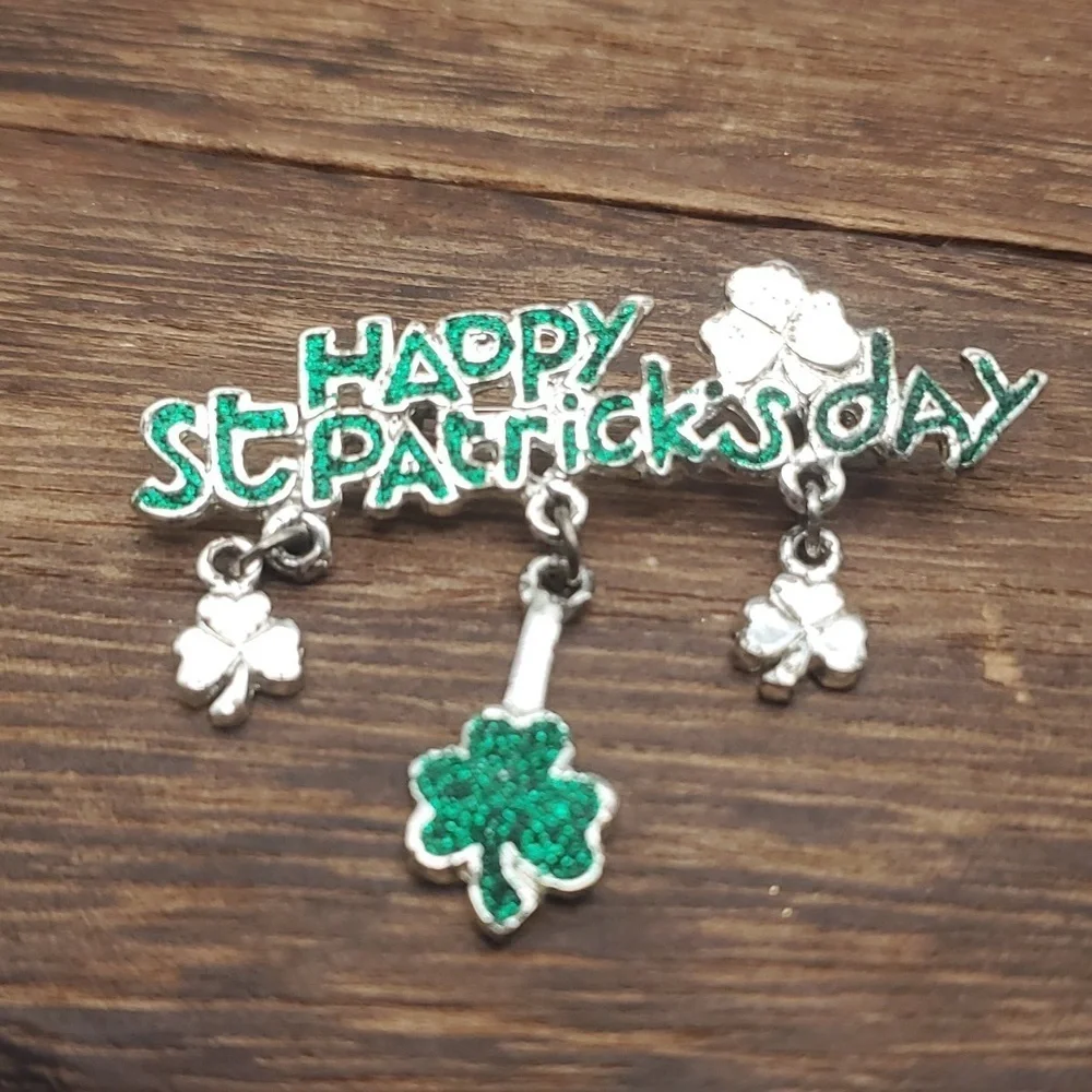 B637 happy st Patrick's‎ day luck of the Irish shamrock vintage brooch